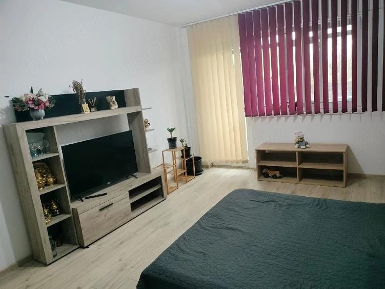 Garsonieră decomandată în Valea Adâncă