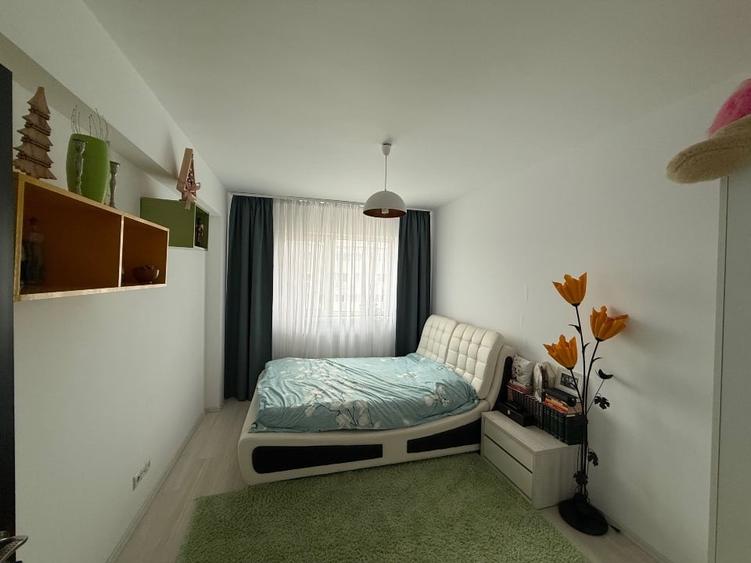 Apartament cu 3 camere decomandat, mobilat în Central