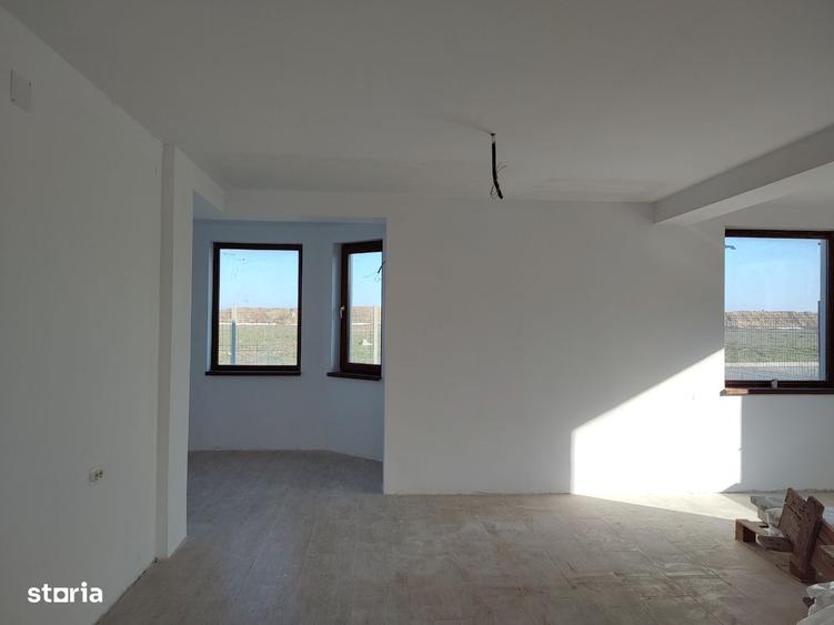 Casă cu 5 camere cu Teren 500 Mp în Mihail Kogălniceanu