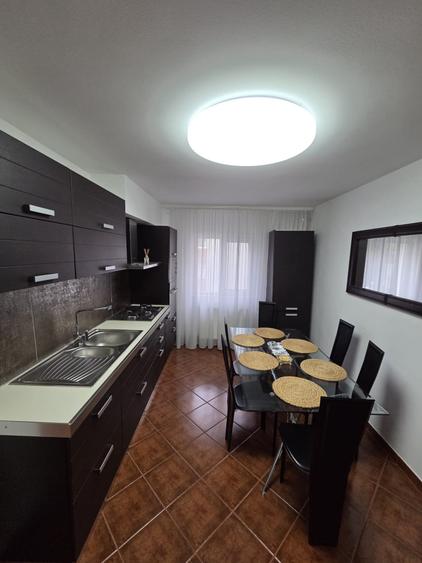 Apartament cu 3 camere decomandat, mobilat în Zorilor