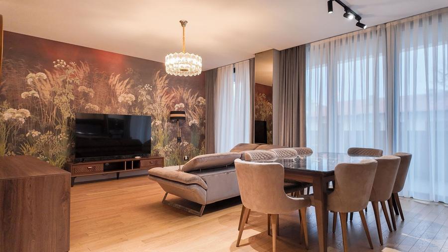 Apartament cu 5 camere decomandat, mobilat în Floreasca