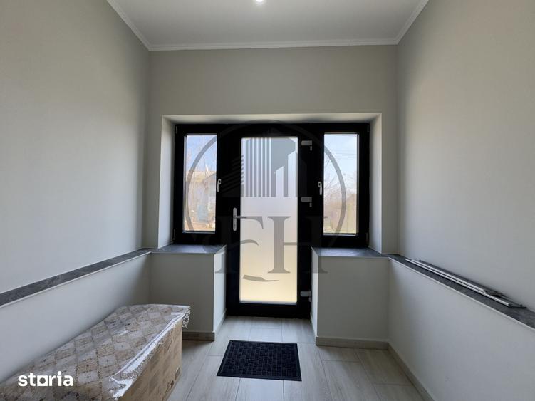 Casă cu 4 camere cu Teren 2561 Mp în Cobadin