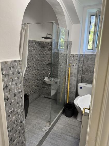 Apartament cu 3 camere semidecomandat, mobilat în Obor