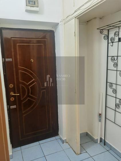 Garsonieră decomandată în Apărătorii Patriei