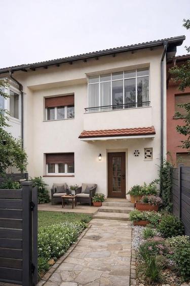 Casă individuală cu 4 camere cu Teren 168 Mp în Central