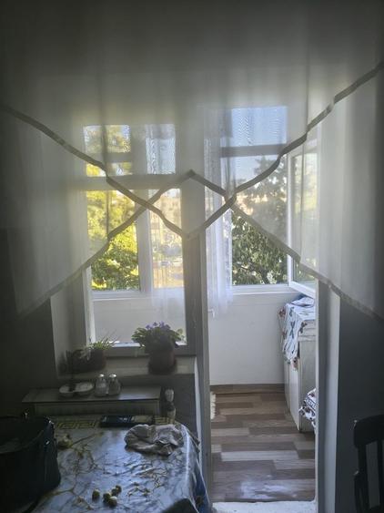 Apartament cu 3 camere decomandat în Nicolina