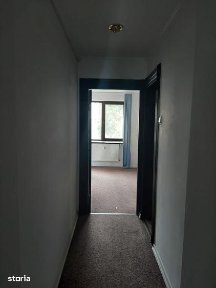 Apartament cu 5 camere decomandat în Romană
