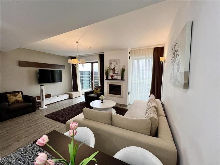 Apartament cu 3 camere decomandat, mobilat în Poiana Brașov