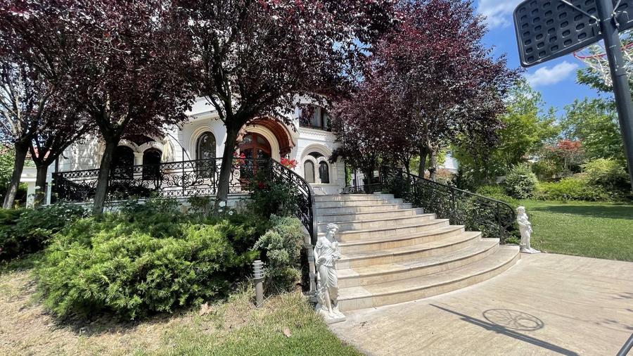 Casă individuală cu 10 camere cu Piscina în Balotești