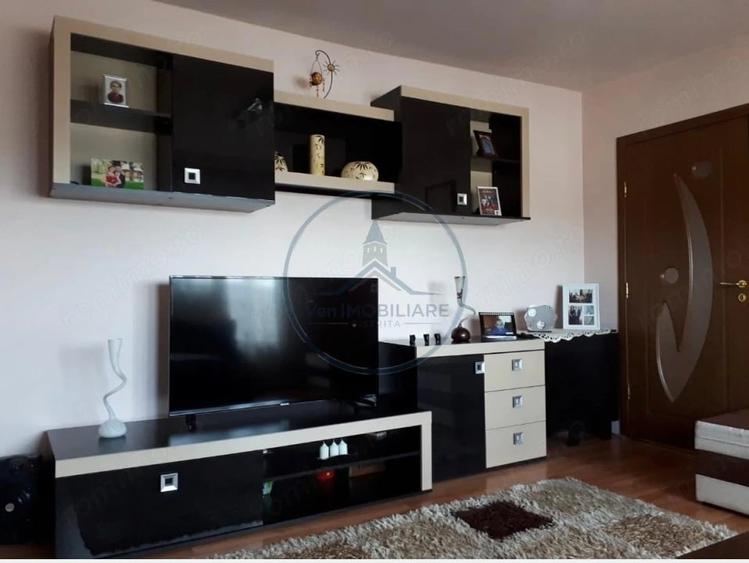 Apartament cu 3 camere decomandat în Calea Moldovei