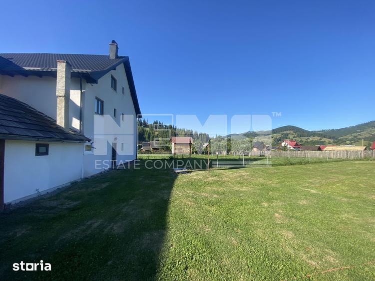 Casă cu 9 camere cu Teren 2200 Mp în Moldovița