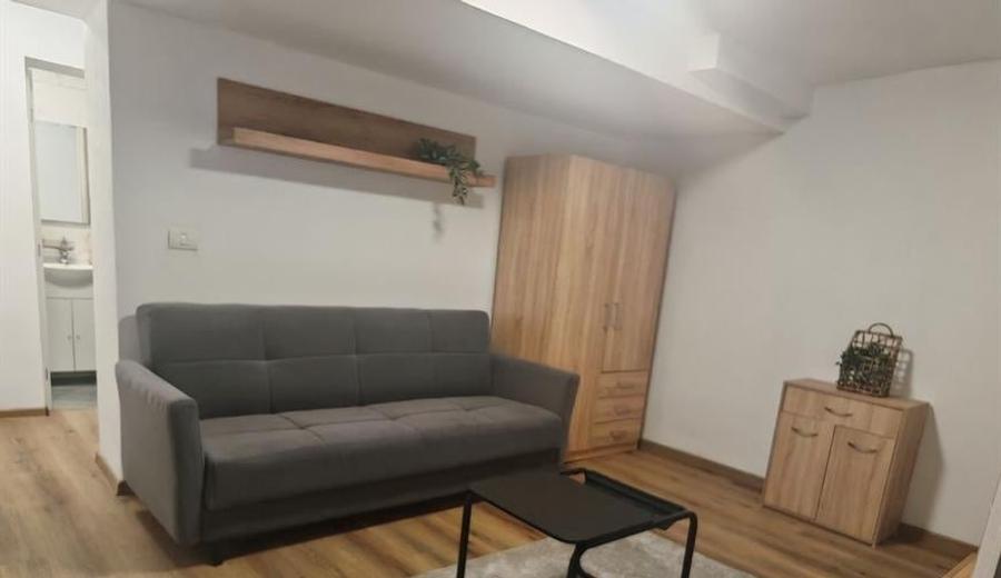 Apartament cu 2 camere semidecomandat în Centrul Istoric