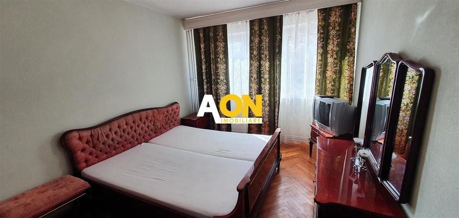 Apartament cu 4 camere decomandat, mobilat în Cetate