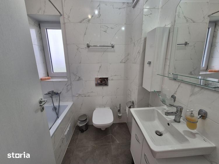 Apartament cu 3 camere în Tei