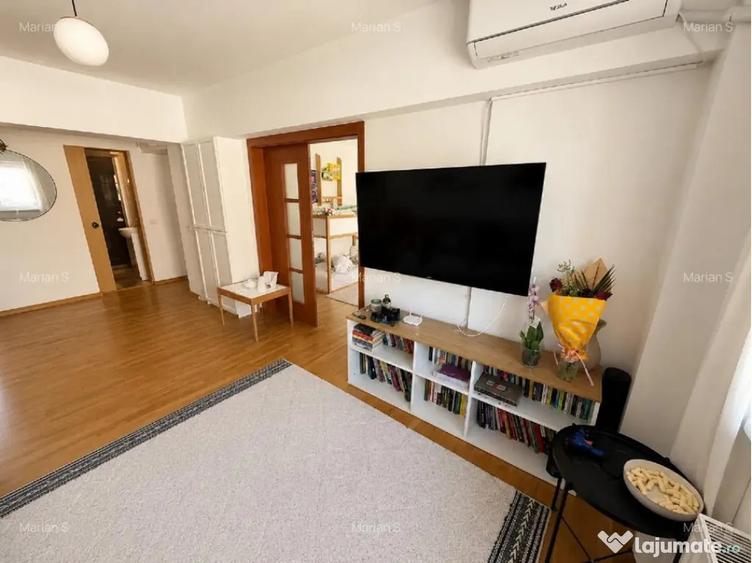 Apartament cu 4 camere semidecomandat în Tractorul