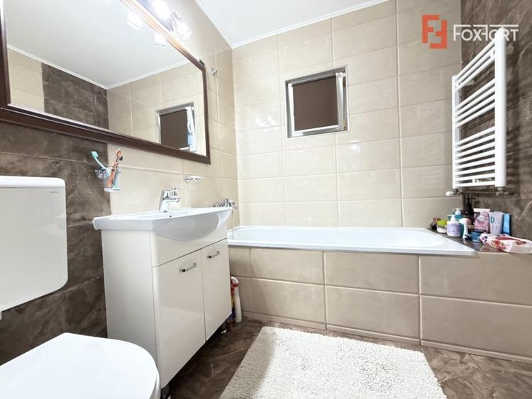 Apartament cu 3 camere decomandat în Lipovei