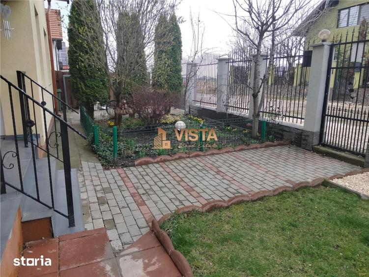 Casă cu 5 camere cu Teren 1000 Mp în Tractorul
