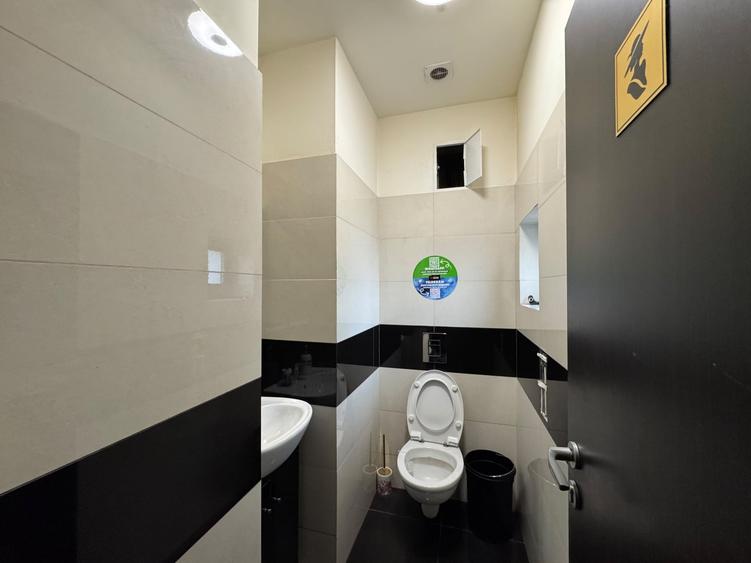 Spațiu comercial, de 143.85000610352 mp, în Păcurari