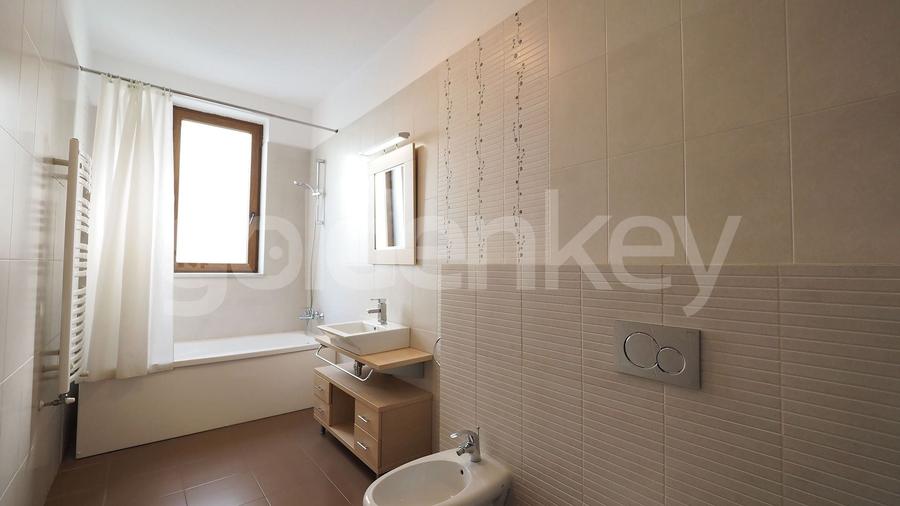 Apartament cu 4 camere decomandat în Barbu Văcărescu