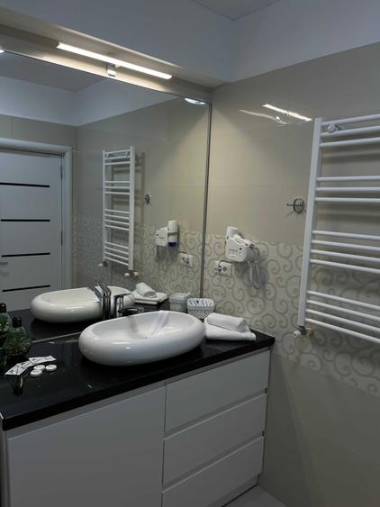 Inchiriez apartament 2 camere cu vedere la mare, decomandat si spatios - 2