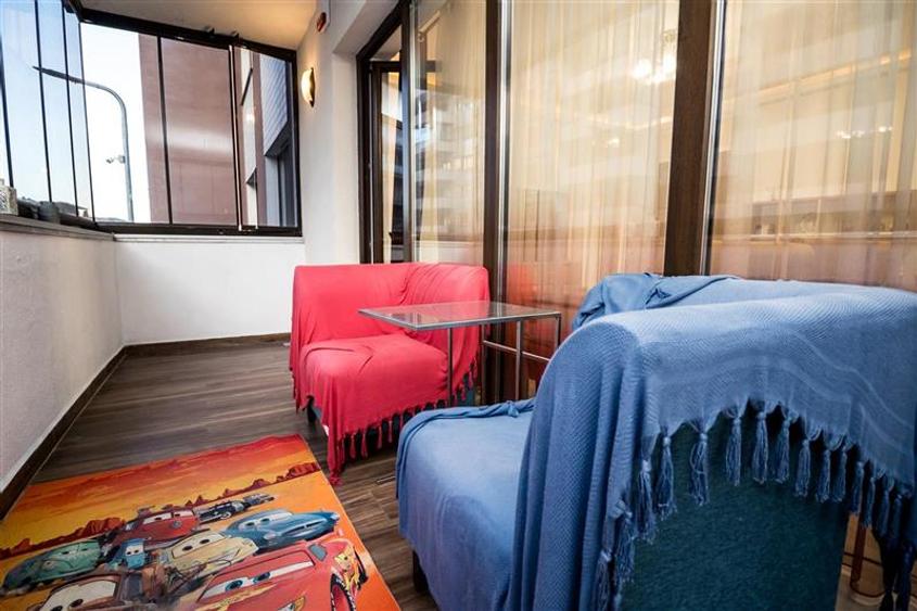 Apartament cu 3 camere decomandat, mobilat în Tractorul