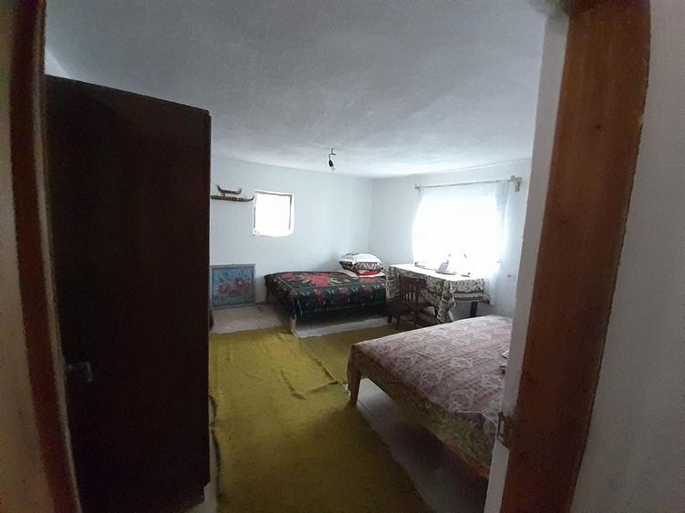 Casă cu 4 camere în Costești