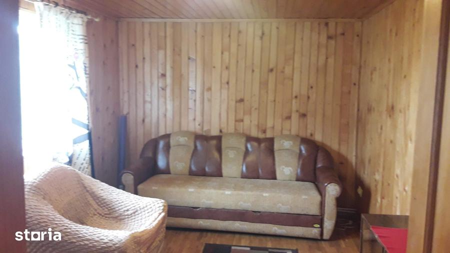 Casă cu 5 camere cu Teren 2500 Mp în Cătina