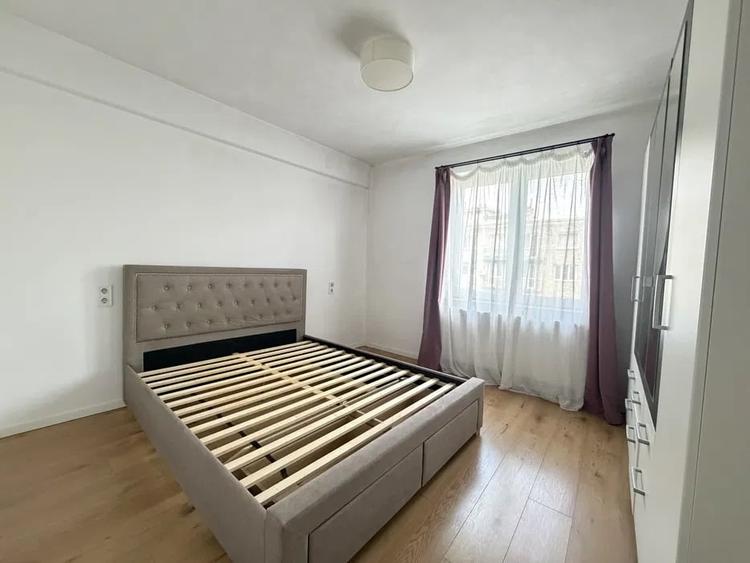 Apartament cu 3 camere semidecomandat în Horea