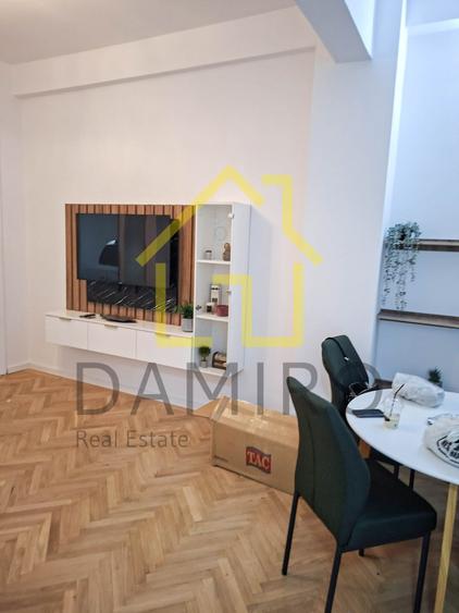 Apartament cu 3 camere semidecomandat în Calea Victoriei
