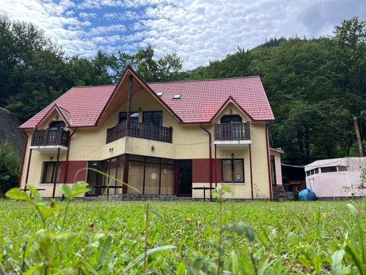 Hotel/Pensiune, de 400 mp, în Lepșa