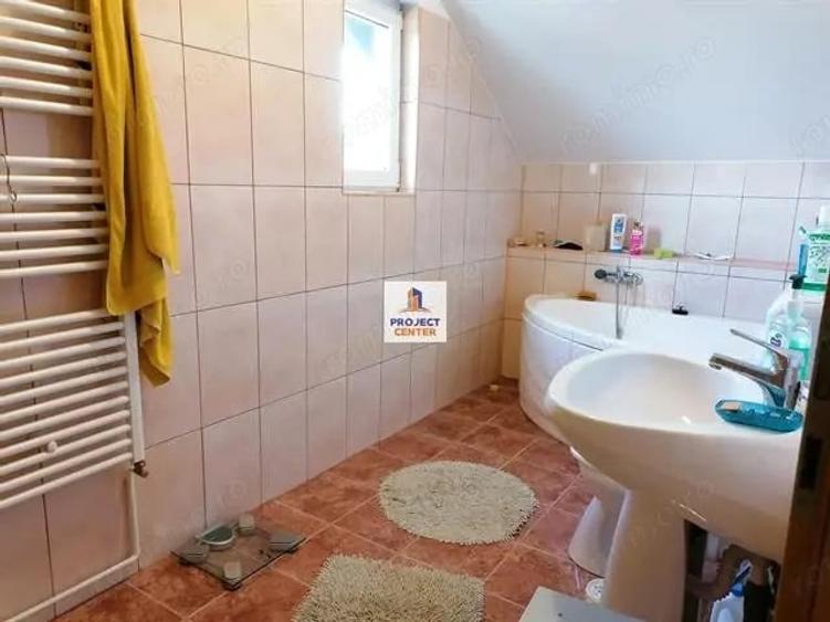 Casă cu 4 camere în Central