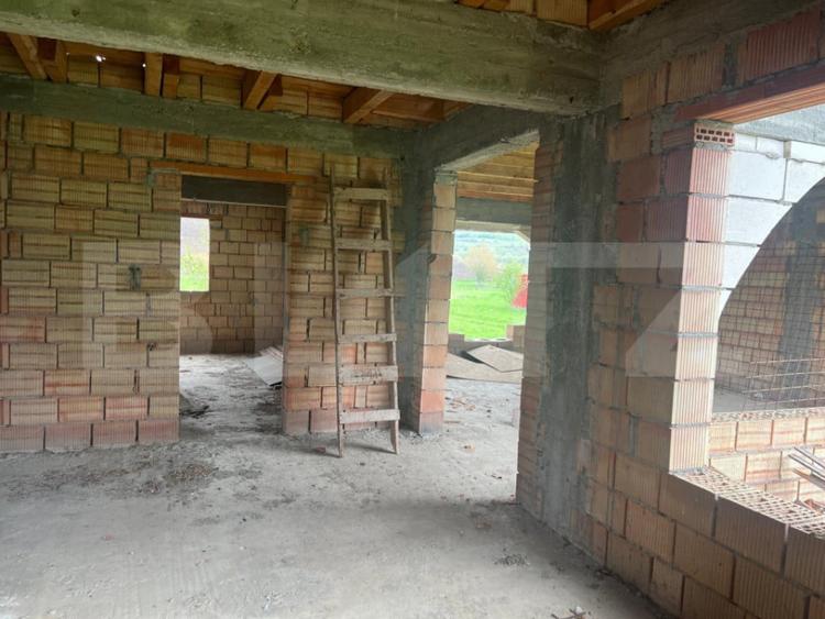 Casa la ro?u de vanzare in Santana de Mure? - 1