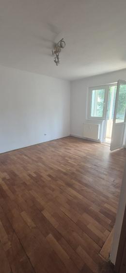 Apartament cu 2 camere semidecomandat în Centrul Civic