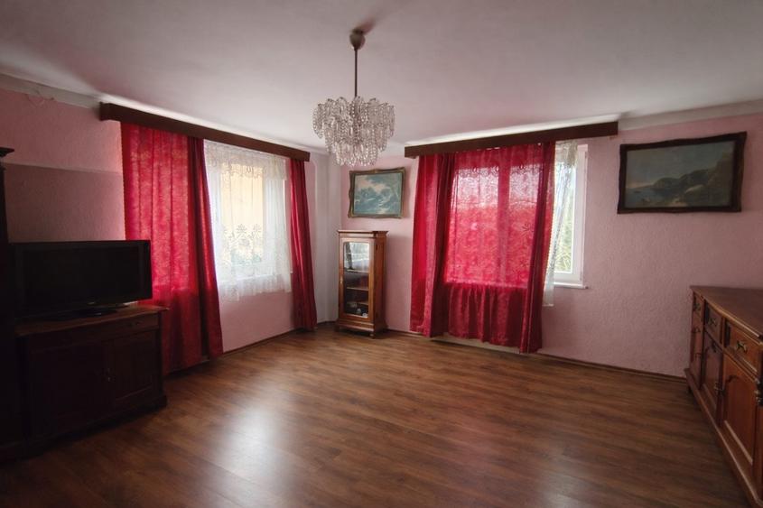 Casă individuală cu 2 camere cu Garaj în Semicentral
