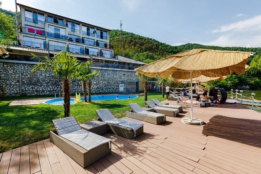 Hotel/Pensiune, de 1,987.1999511719 mp, în Dubova