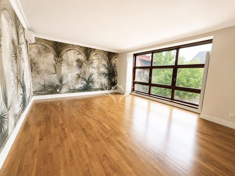 Casă individuală cu 10 camere cu Canalizare în Grigorescu