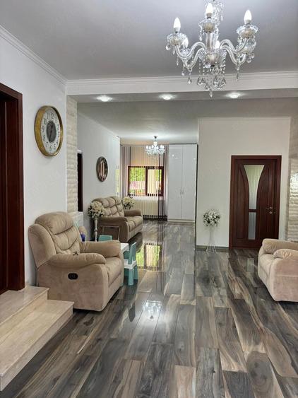 Casă cu 8 camere cu Teren 4000 Mp în Bălnaca