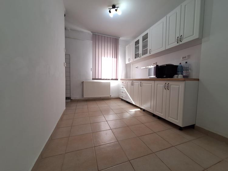 Apartament cu 3 camere semidecomandat, mobilat în Freidorf