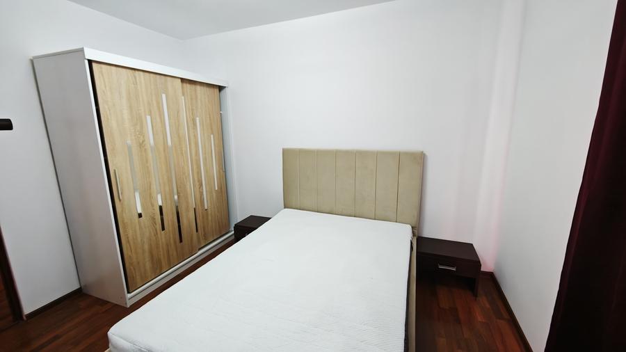 Apartament cu 3 camere decomandat în Titan