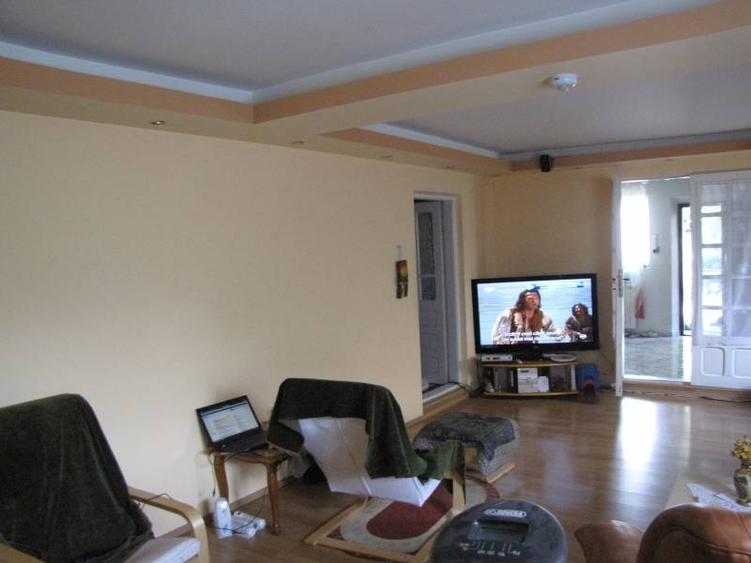 Casă cu 5 camere cu Canalizare în Fundeni