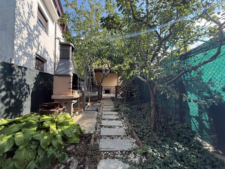 Casă individuală cu 3 camere cu Teren 200 Mp în Peco