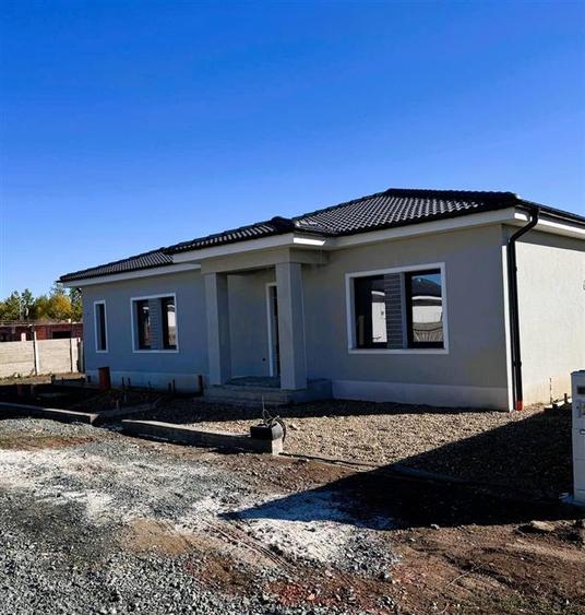 Casă individuală cu 4 camere cu Teren 637 Mp în Moșnița Nouă