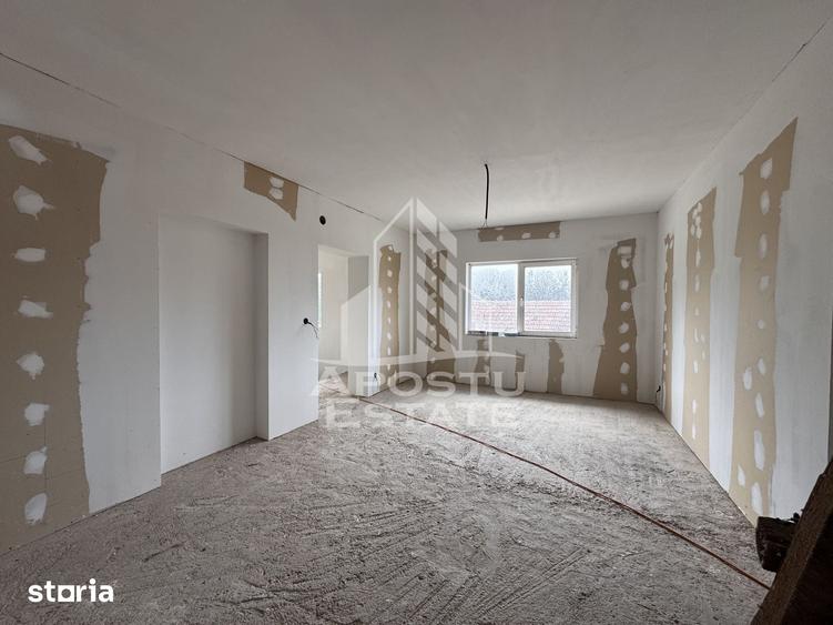 Casă cu 10 camere cu Teren 1100 Mp în Fărcădin