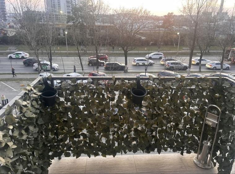 Apartament cu 3 camere decomandat în Metalurgiei
