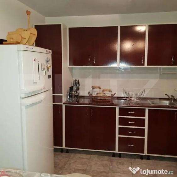 Casă cu 5 camere cu Teren 586 Mp în Poiana Țapului
