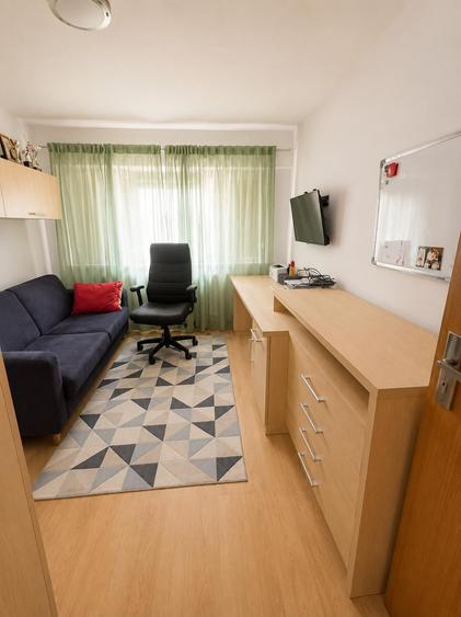 Apartament cu 4 camere decomandat în Central