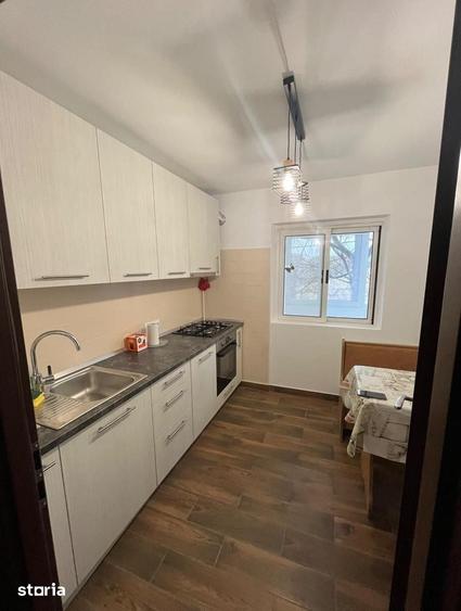 Apartament cu 2 camere semidecomandat în Berceni