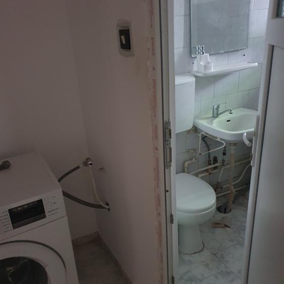 Apartament cu 3 camere în Podu Roș