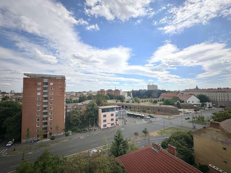 Apartament cu 3 camere decomandat, mobilat în Ultracentral