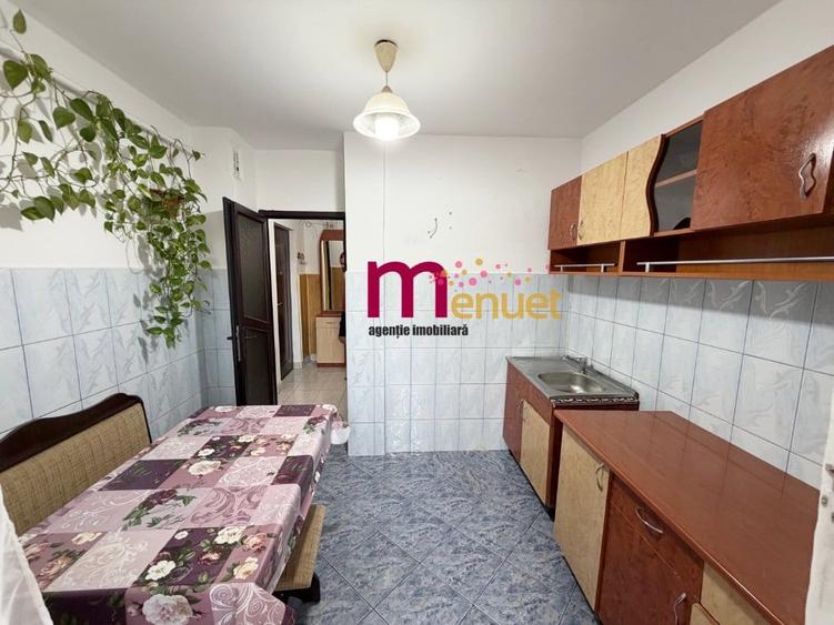 Apartament cu 3 camere decomandat în E3